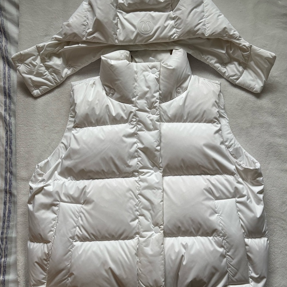 Lululemon Wunder Puffer with detachable hood